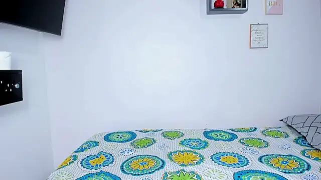 skinnysharonx live sex cam