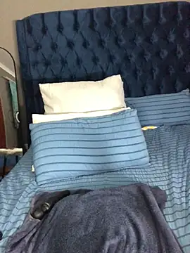 SultryBusty's cam snapshot