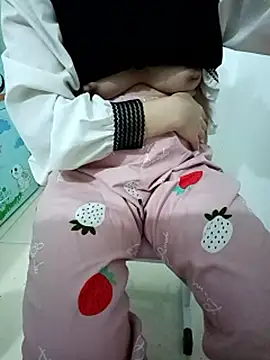 SweetGirl2k2's cam snapshot