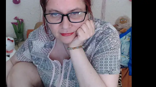 PlayfullMature's cam snapshot