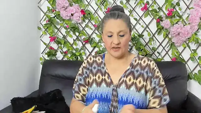 merlyna_goldens's cam snapshot