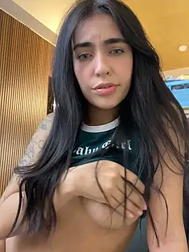 DaphneUwu live sex cam