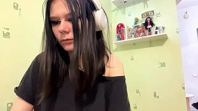 TraceeSchutt's cam snapshot