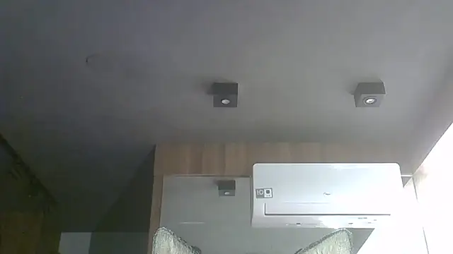 SkinnyKitten live sex cam