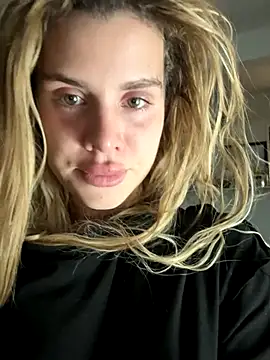 EmiliaCatalina's cam snapshot