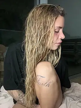 EmiliaCatalina live sex cam