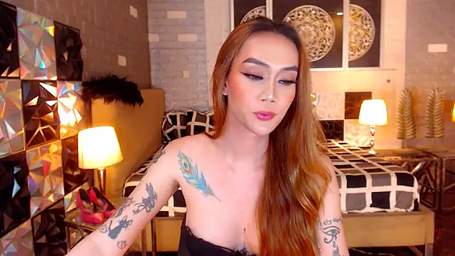 MeatyCockLuna live sex cam
