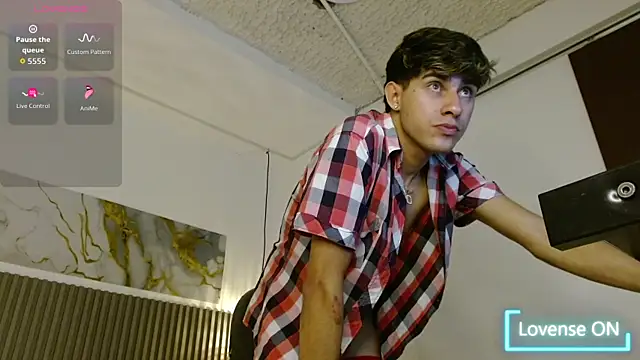 Dyla_n18 live sex cam