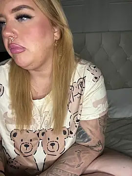 CurvyGirlMyla's web cam