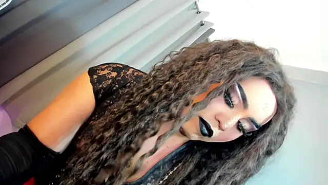 DominaAurumXXX live sex cam