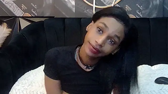 Lilmisbaddyxxx's cam snapshot