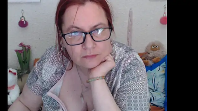 PlayfullMature's cam snapshot