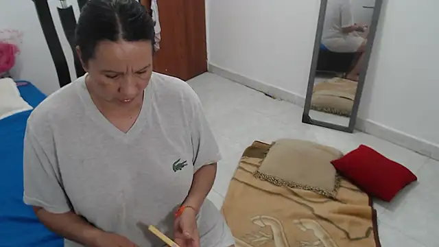 Laura_fox1's cam snapshot