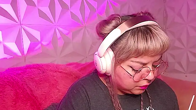 Satyn_doll live sex cam