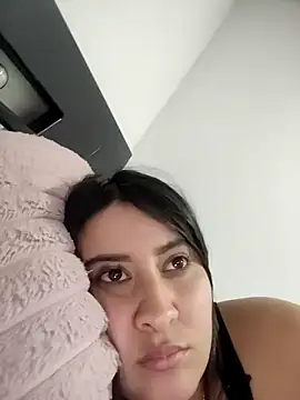 mialorents's cam snapshot