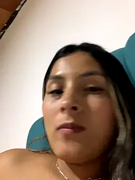 Cami_Leon2's cam snapshot