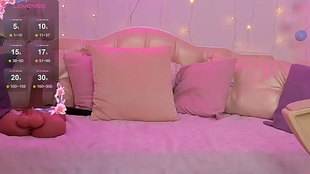 Kristy_bysty's cam snapshot