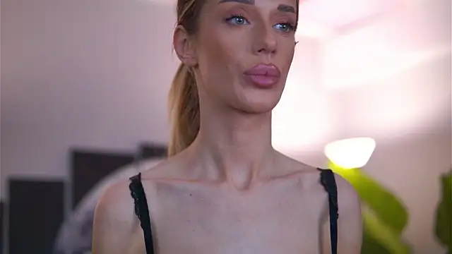 EllieRedd live sex cam