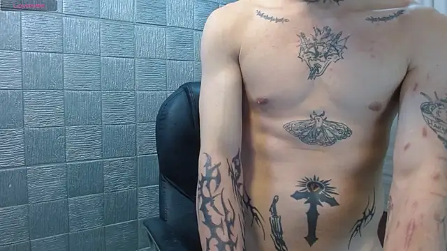 Iantwink18 live sex cam