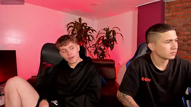 Handsomeboyss19 live sex cam