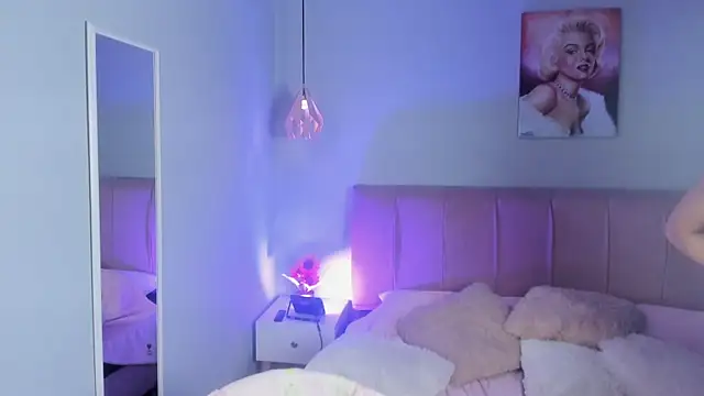 ela_petit's cam snapshot