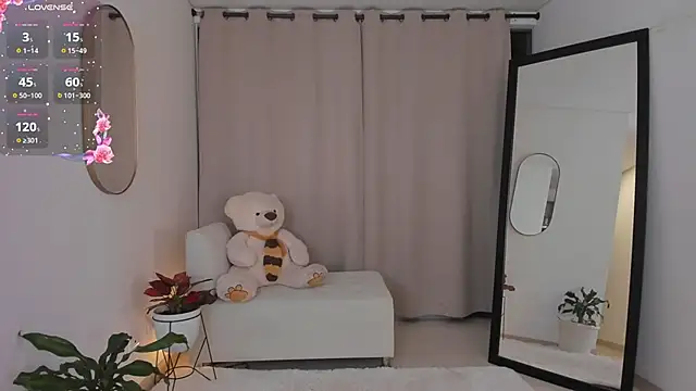 roxie_gates_'s cam snapshot