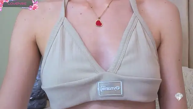 Esmeralda_Candy's cam snapshot