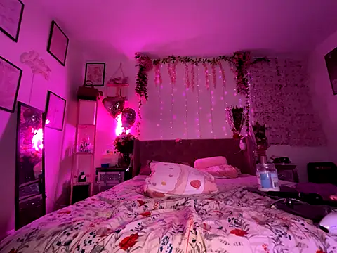 VixenCapri's cam snapshot