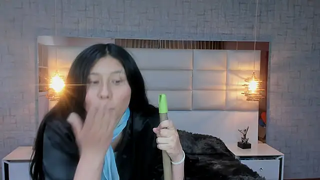 Nohemi_louse's cam snapshot