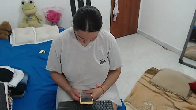 Laura_fox1's cam snapshot