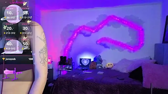 larah_uwu's cam snapshot