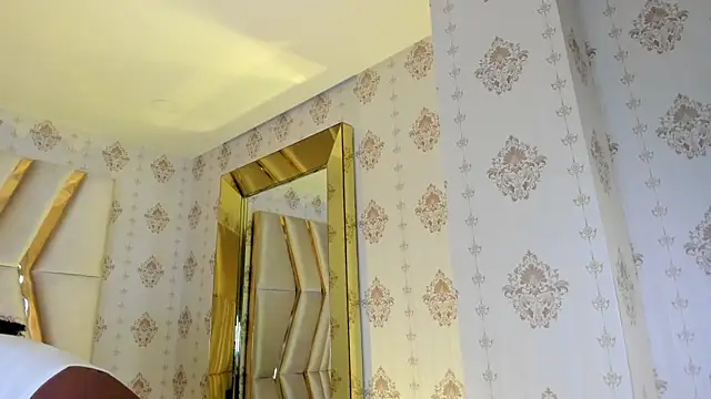 Qeen_blackk live sex cam