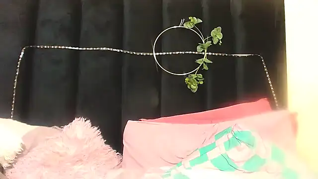 AmazingDarkDoll's cam snapshot