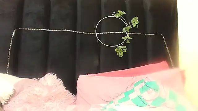 AmazingDarkDoll's cam snapshot