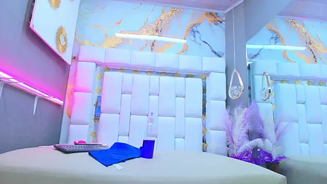 SaraLondon13's cam snapshot