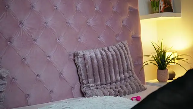 MaiaMini live sex cam