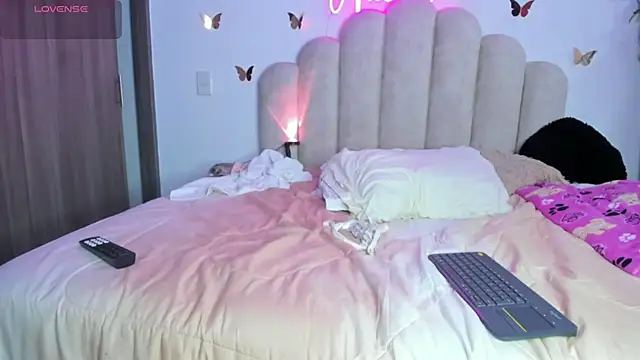 NaomiAsha's cam snapshot