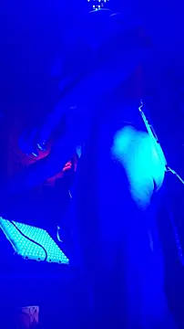 luvs2cumm69 live sex cam