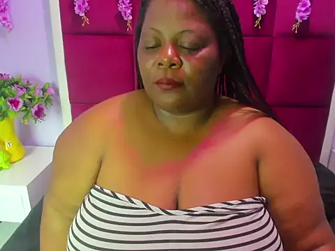 rocio_bbw_'s cam snapshot