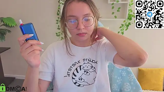 Nuura_Moore live sex cam