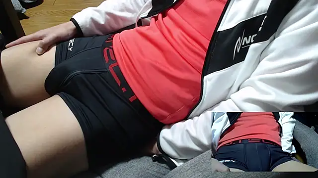 Yasu2000 live sex cam