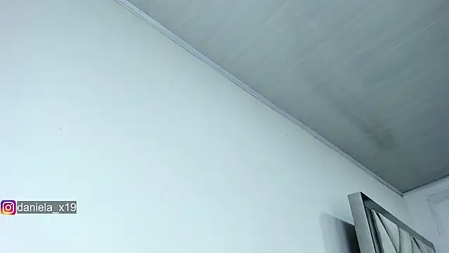 Daniela_x19 live sex cam