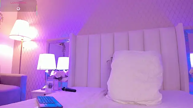 SophiaSmiiths_'s cam snapshot