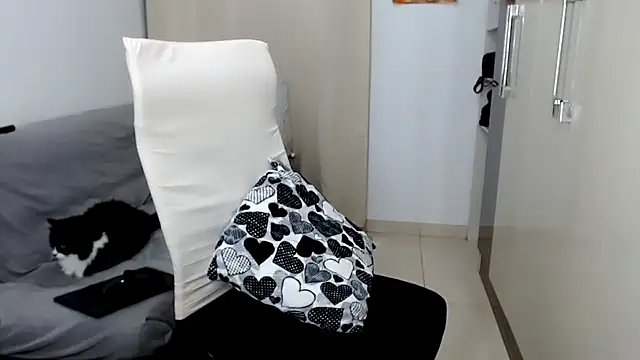 Laura-pervert's cam snapshot