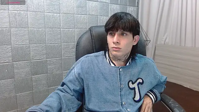 Iantwink18 live sex cam