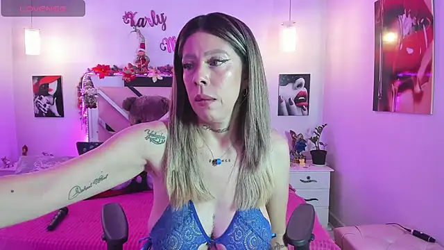 Karly_moon's cam snapshot