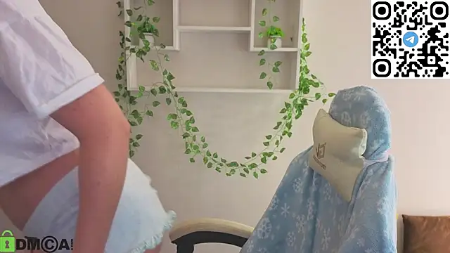 Nuura_Moore's cam snapshot