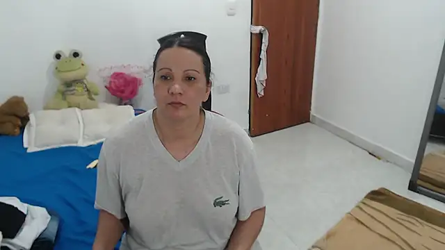 Laura_fox1's cam snapshot