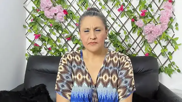 merlyna_goldens's cam snapshot