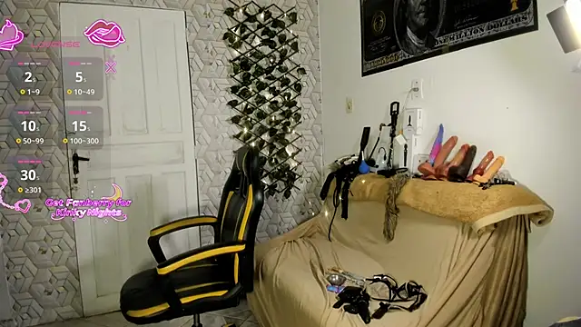 Chica_hot_dirty's cam snapshot